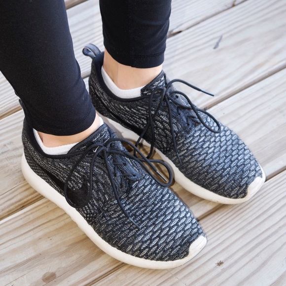 Nike Shoes - ☆ NIKE Flyknit Roshe Sneakers ☆